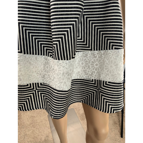 Maniju Women's A-Line Dress Large Black White Geometric Pattern Peek-A-Boo Side - Picture 4 of 16